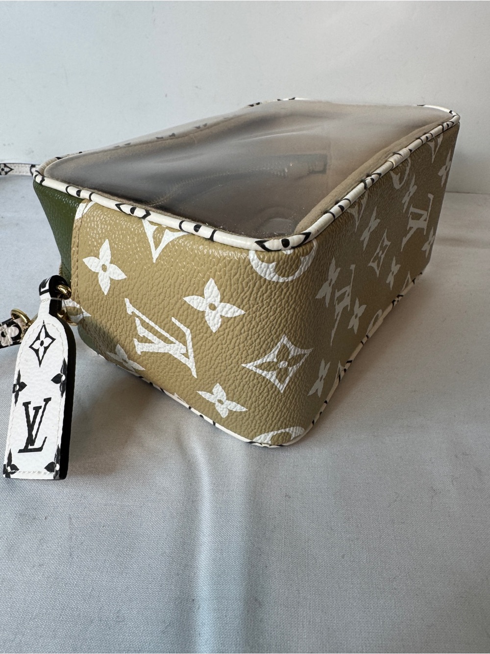 Louis Vuitton Olive Green and White Clear Crossbody Beach Pouch with Monogram - Picture 3 of 10